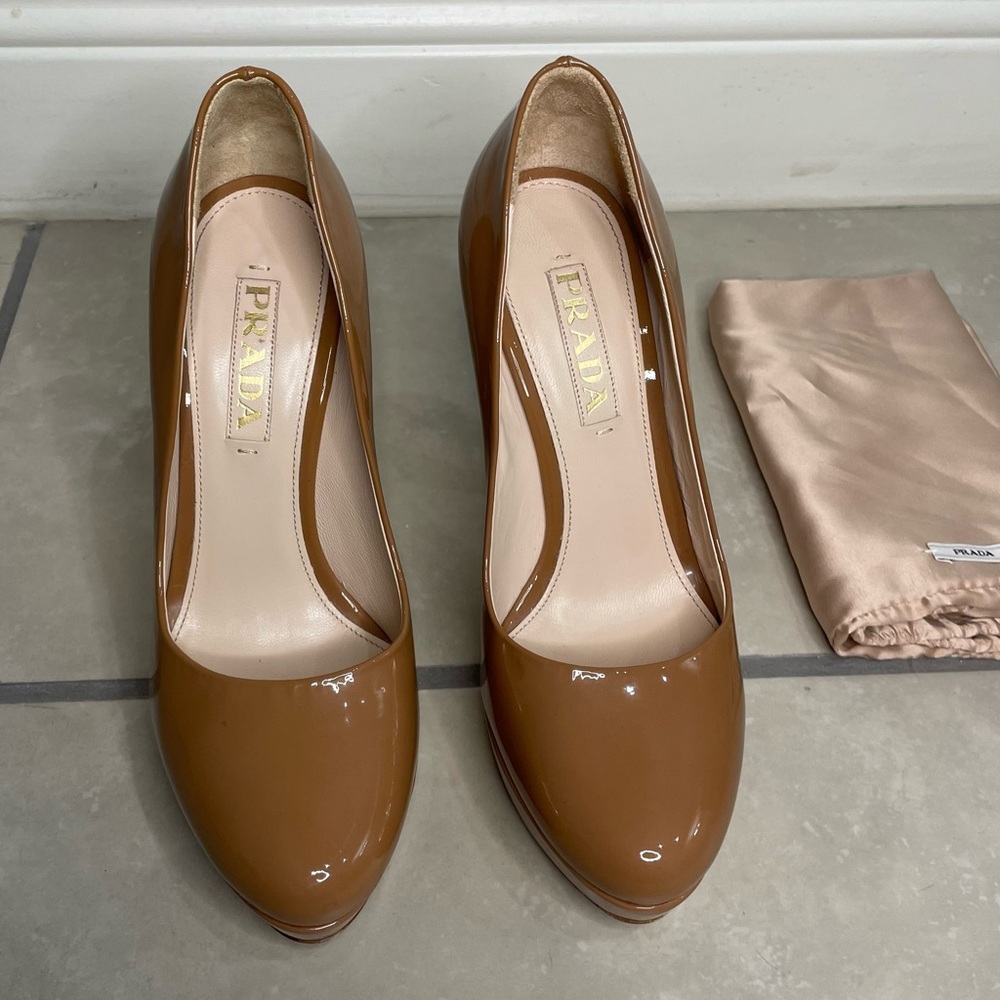 Prada Patent Leather Camel Beige Platform Almond Toe Pump size 37 - Picture 3 of 13
